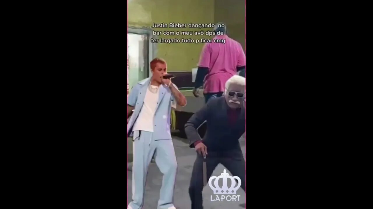 MEME - Justin Bieber no Brasil dançando no bar com um senhor