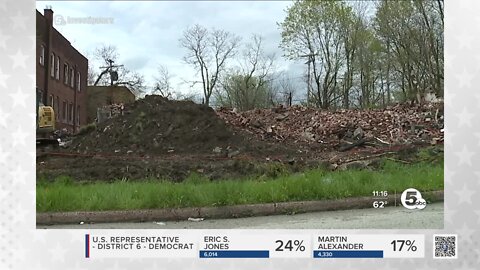 East Cleveland homeowners worry about potential demolition asbestos hazard