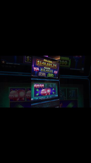 This Is How You Smash The Piggies #slots #gaming #casino