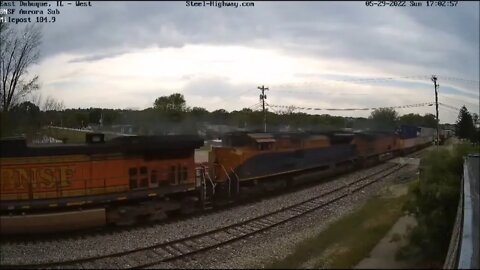 EB Intermodal with NS 1071 at East Dubuque, IL on May 29, 2022 #SteelHighway