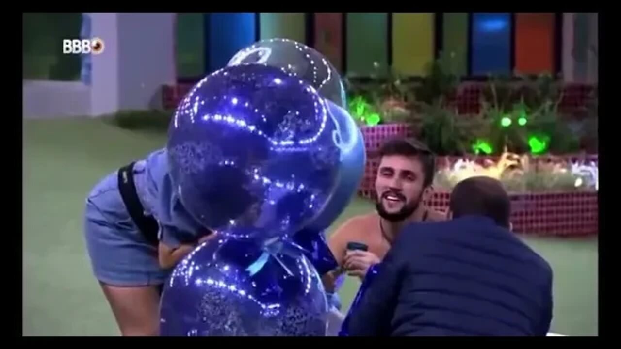 BBB21: Juliette, Arthur e Caio Brincando com balão de gás Hélio ( JULIETTE ZOEIRA ) PEROLAS JULIETTE