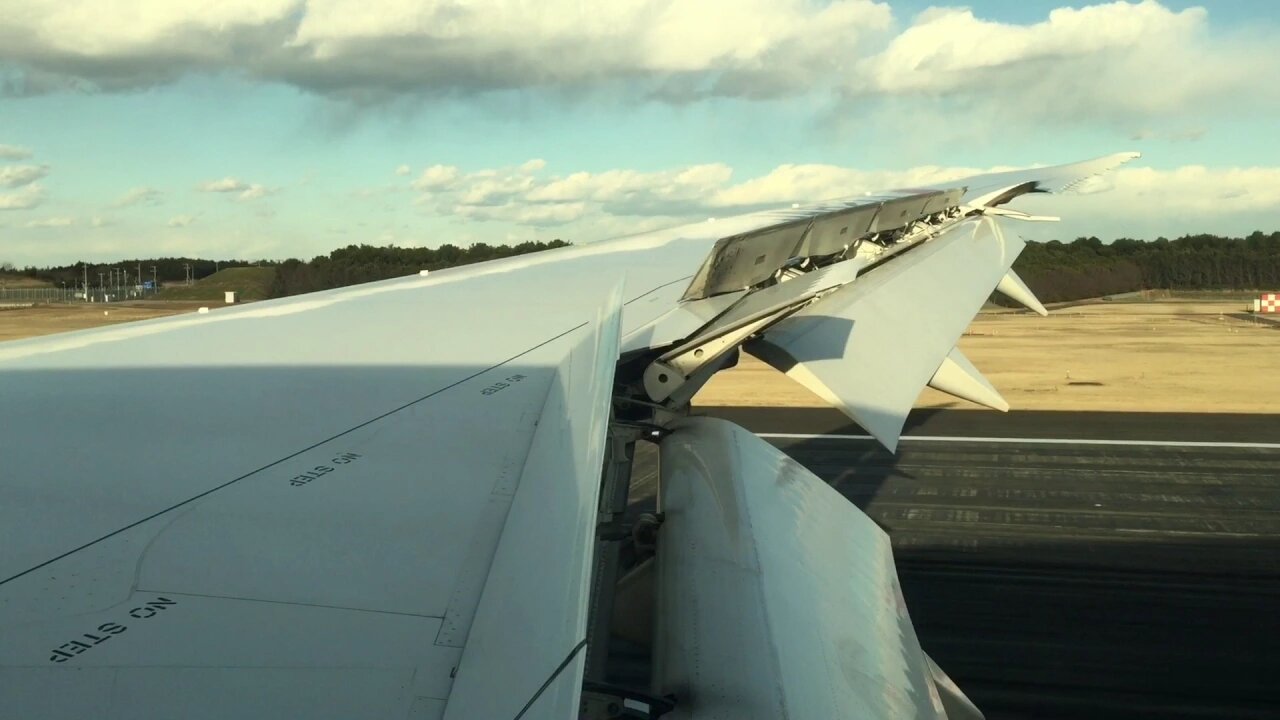 JAL B787-8 extremely smooth landing at Tokyo Narita!