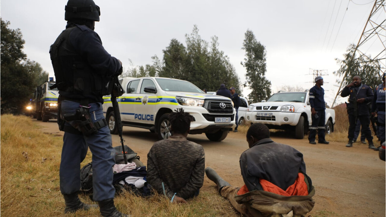 S Cops seize R2.5m gold-bearing material from zama-zamas in Gauteng, arrest 46 (1)