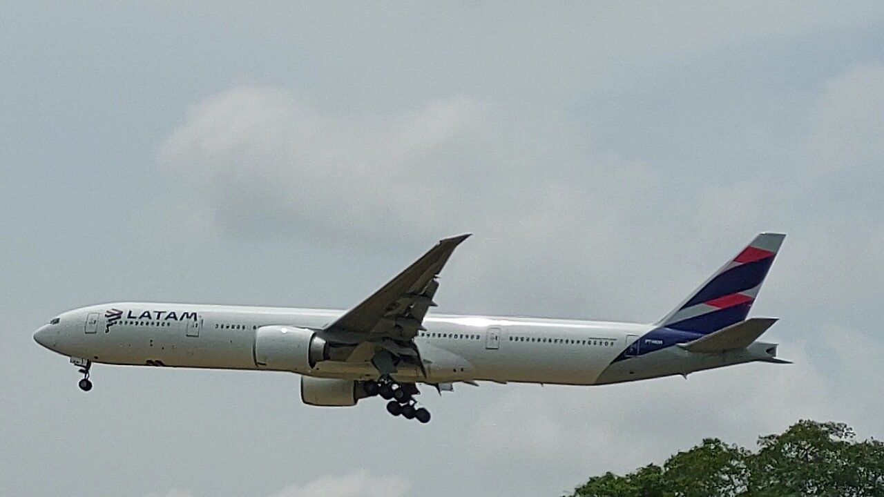 Boeing 777-300ER PT-MUB vindo de Guarulhos para Manaus