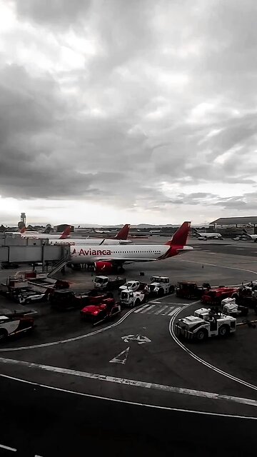 #Tuesday hustle and bustle. 😎✈️