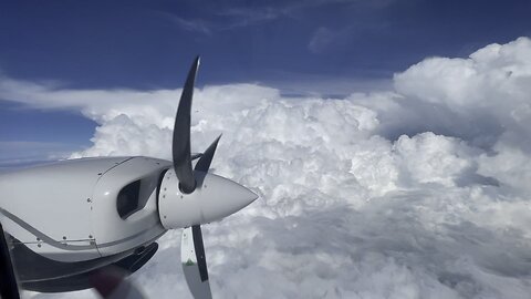 Aerostar 700 at FL200
