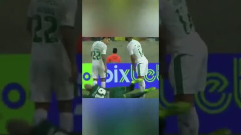 Simulações de Deyverson em estreia pelo Cuiabá geram reações de 'amor e ódio' #shorts #cuiabá