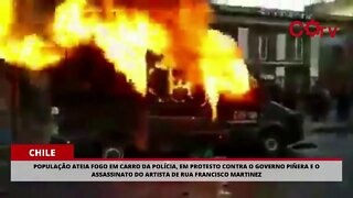 População ateia fogo em carro da Polícia no Chile