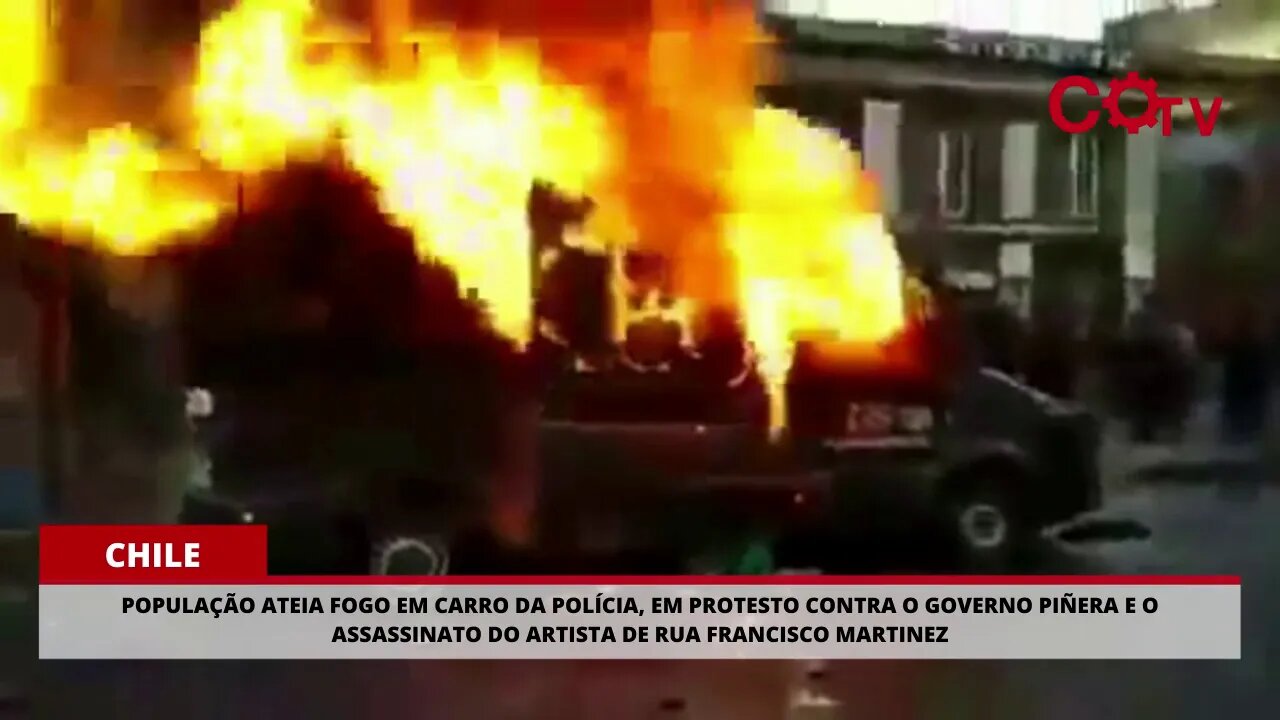 População ateia fogo em carro da Polícia no Chile