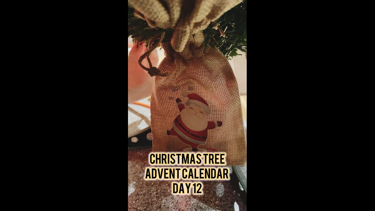 Advent Calendar Christmas Tree Day 12 #turkish #chocolate #christmascountdown #christmas #twix
