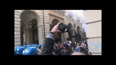 Torino : Tutti in fila per abbracciare Draghi !