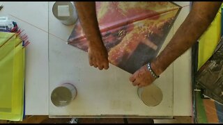Fábricando pipa Raia, envergando e furando para o estirante.