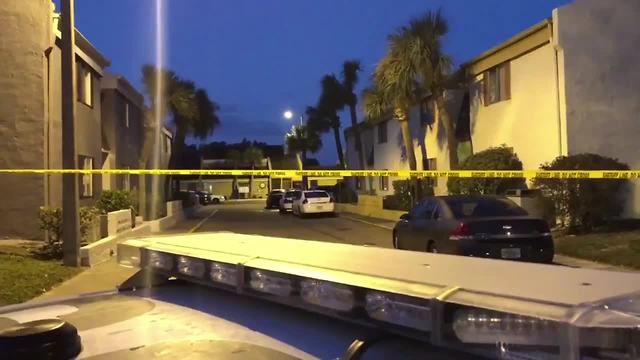 Man shot dead outside of Tampa apartment | Digital Short