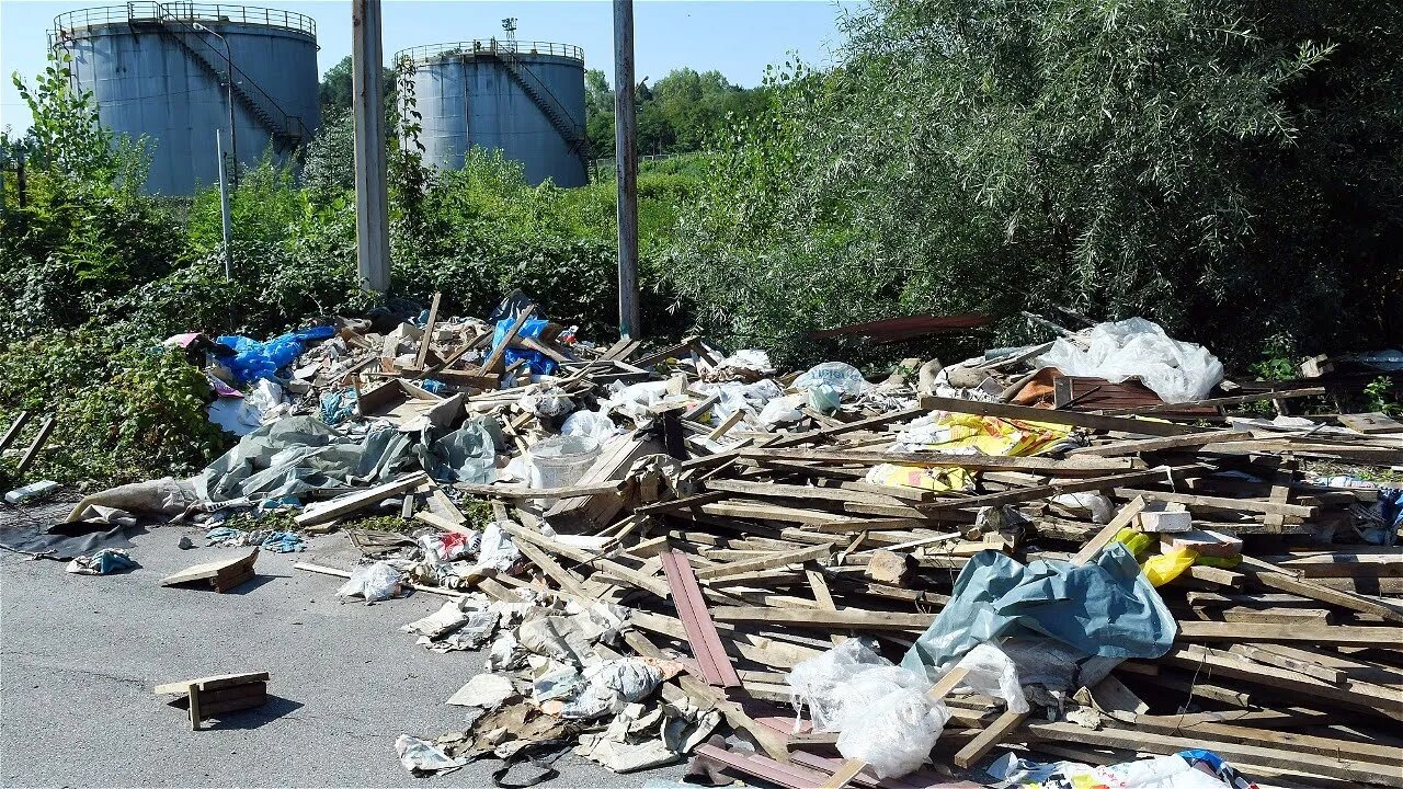 Divlje odlagalište otpada u Sisku