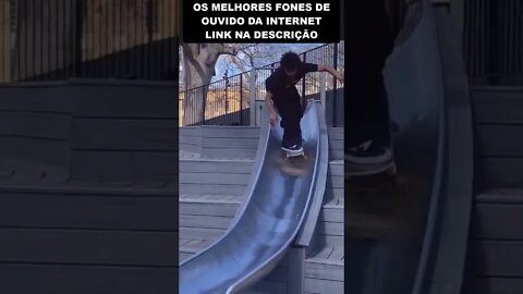 skate + escorregador = tombo garantido 😂😂😂