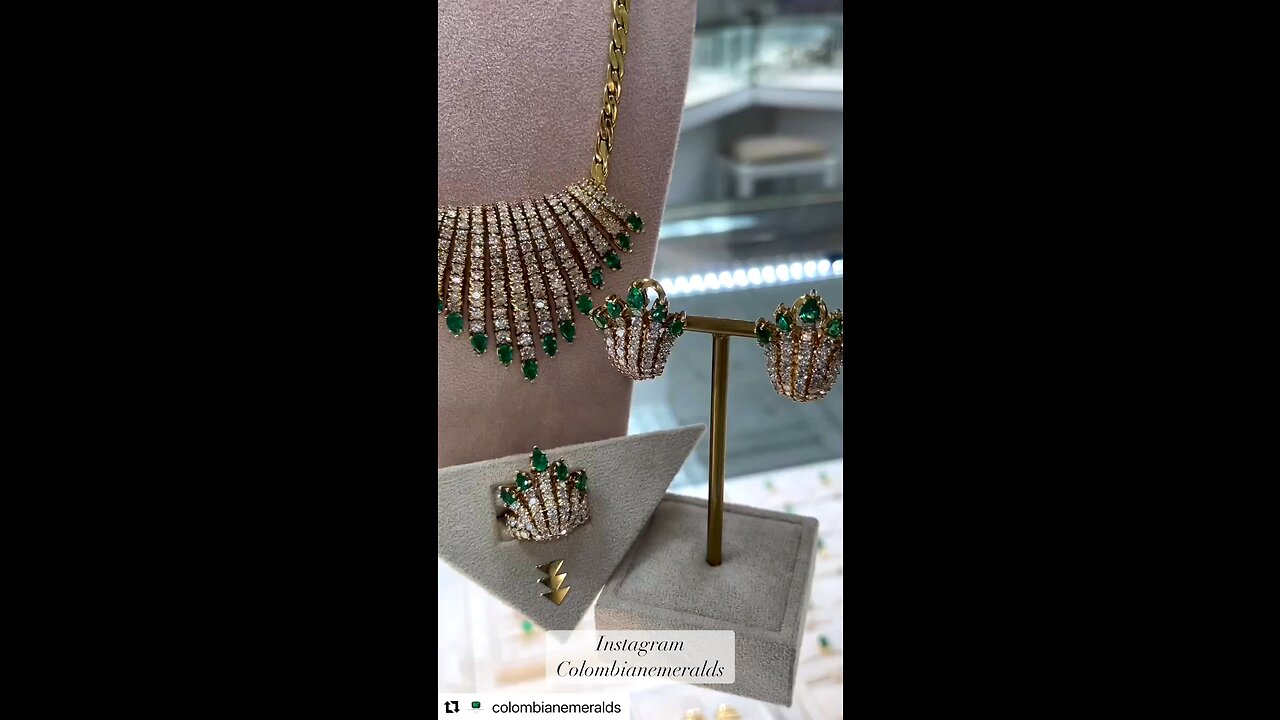 Hand made Diamond and Emerald Earrings and Necklace cluster statement Set Yellow Gold 18K