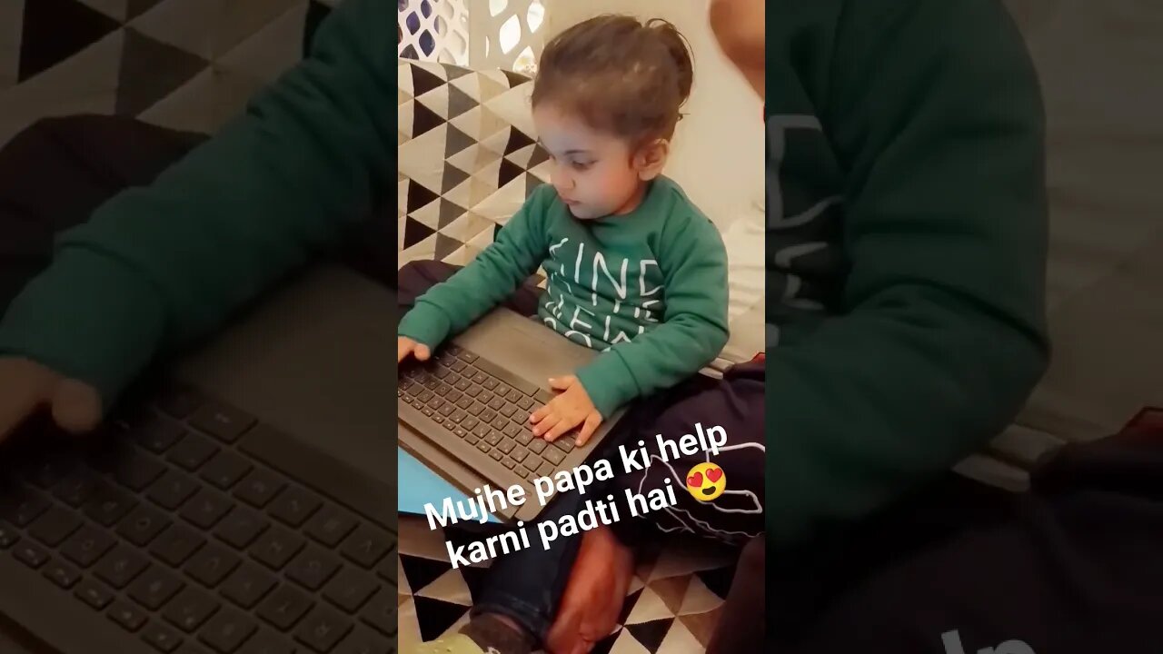 Papa ki help karni padti hai 😍😍 #office #work #cute #hardwork #fatherdaughter #papa kehte hai 😍