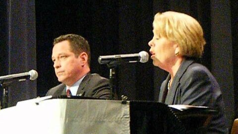 Golnik Tsongas Audiance Questions Gun Control