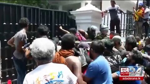 protesters besiege Prime Min office Sri Lanka