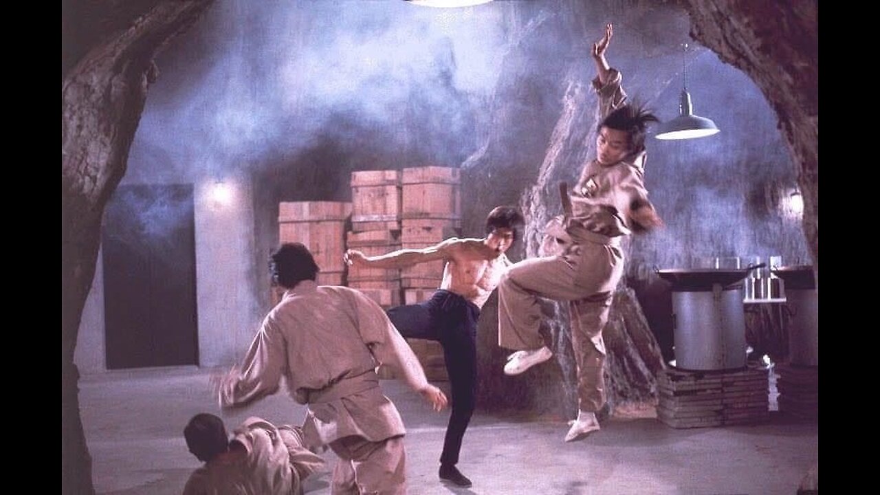 Cross kick Studio Films Bruce Lee Enter the Dragon