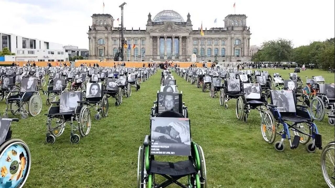 Germany: Demonstration in front of the Bundestag of fatalities and injured by the Covid Jab