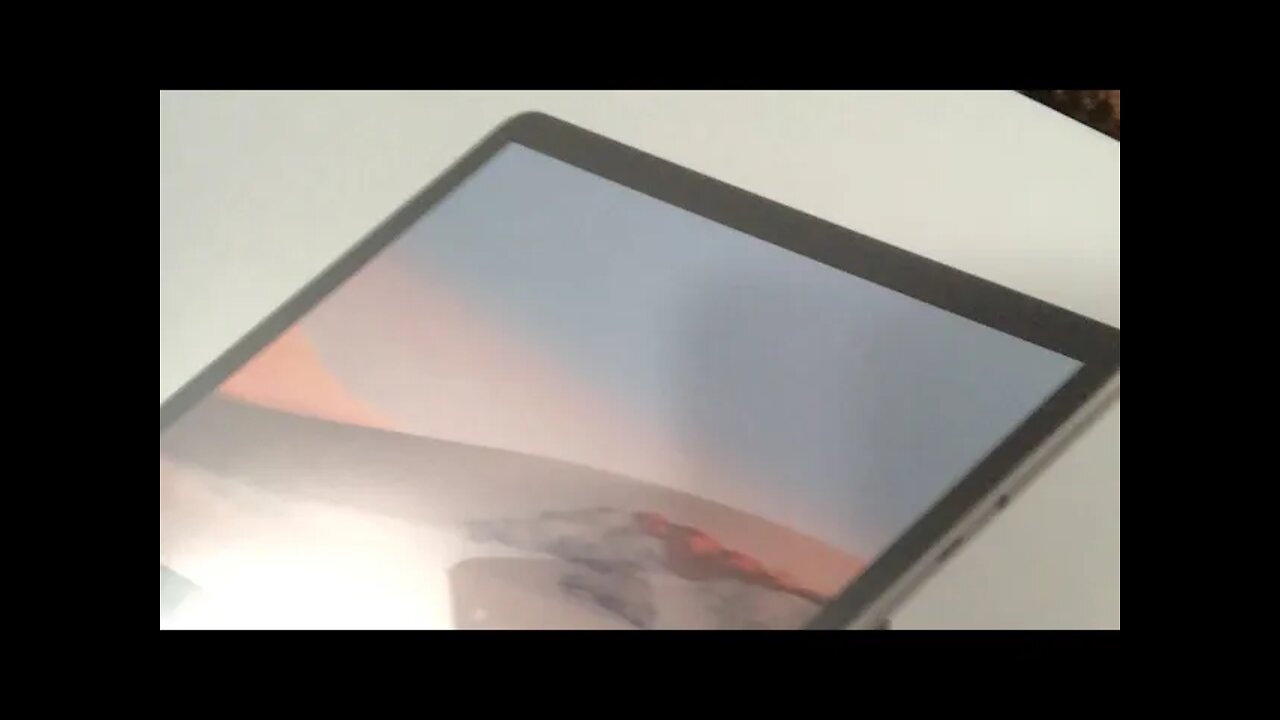 Unboxing the new Microsoft surface go2