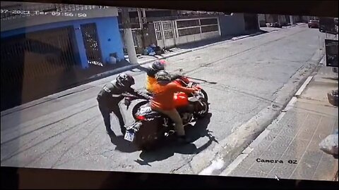 Brazil 🇧🇷 17-year-old died after suffering a sudden illness during a motorcycle robbery