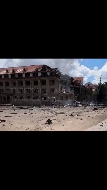 😳 Luhansk. Russian air defence hit not one house, but several at once.