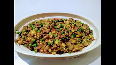 DELICIOUS EGGPLANT STEW WITH GROUND BEEF AND RAISINS