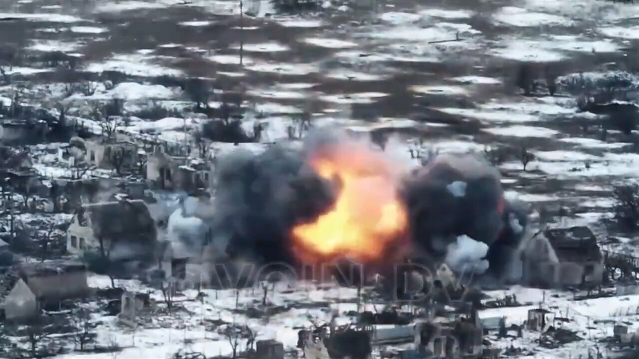 TOS-1A destroying Ukrainian positions in the dachas near Ugledar