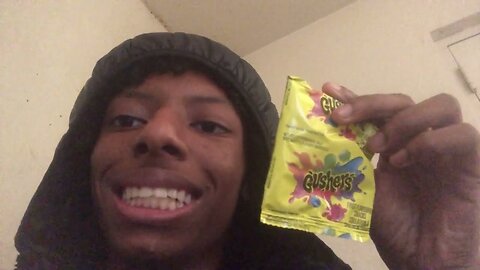 Pheanx Tries Gushers For The First Time (Mukbang Ep.8)