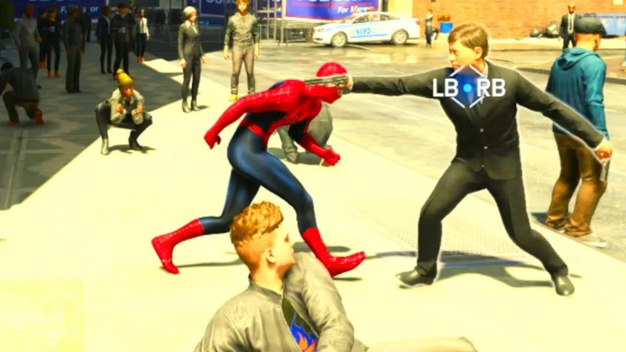 New York Citizens attack SpiderMan (Tobey Maguire Suit)