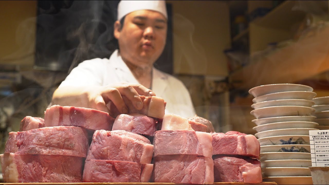 Giant meat! Sumo wrestler chop bowl - Katsudon - Japanese street food