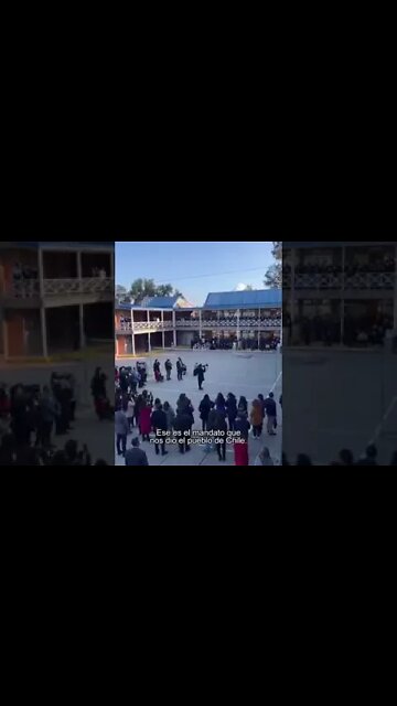 El Boris "manteniendo viva la llama revolucionaria" en un colegio...