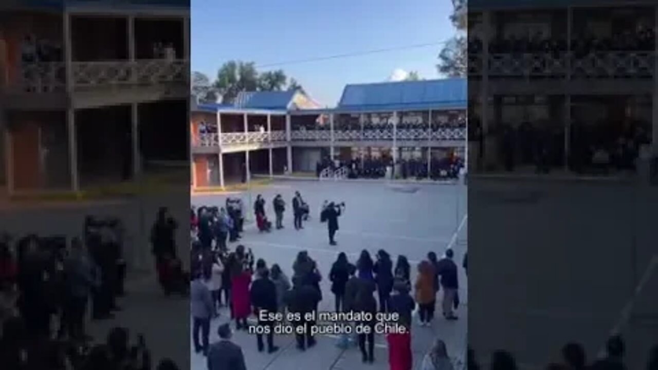 El Boris "manteniendo viva la llama revolucionaria" en un colegio...