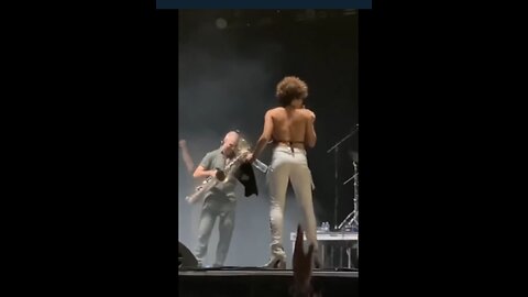 Sophia Urista urinates on fan face during her performance |