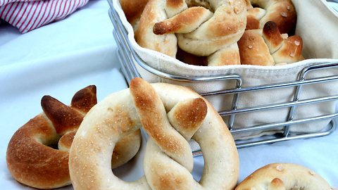 Hausgemachte weiche Bretzeln