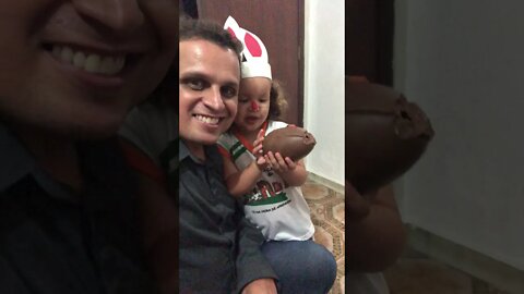 MINHA COELHINHA DA PASCOA COMEU O OVO DE CHOCOLATE TODO FANTASIADA DE COELHINHA NA FESTA DA ESCOLINH