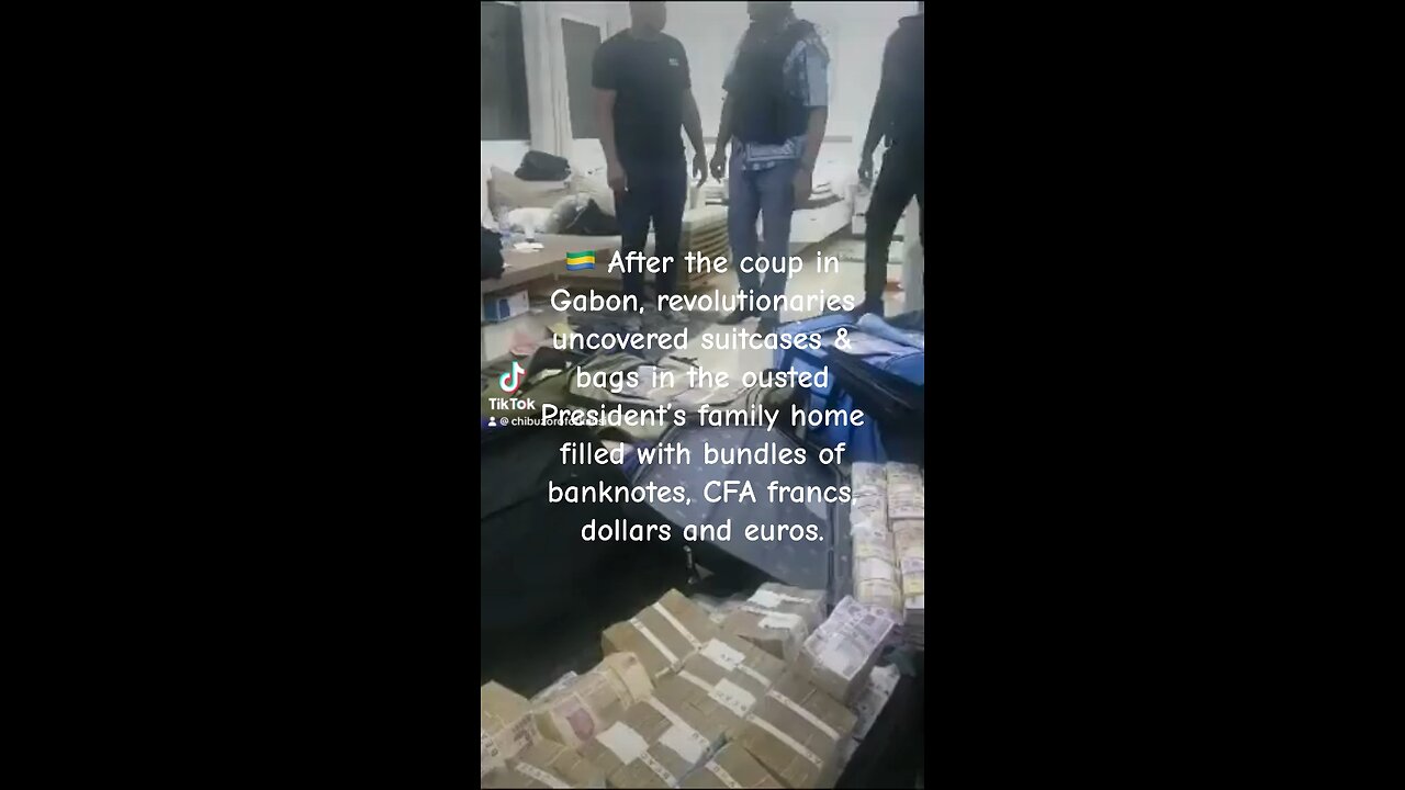 #BREAKING 🇬🇦 After the coup in Gabon, revolutionaries uncovered suitcases & bags in the ousted
