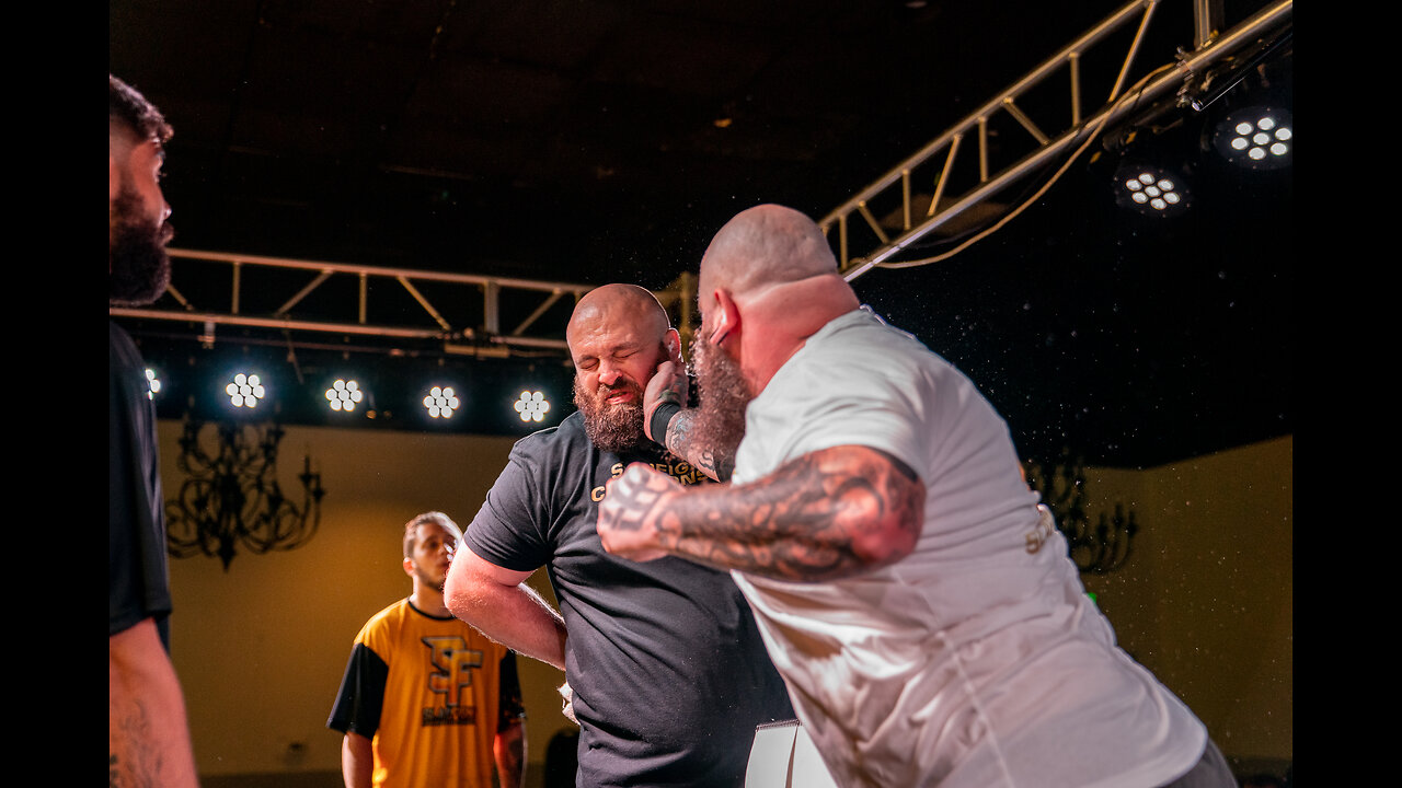 'Frank the Tank' vs 'the Hulk' at SlapFIGHT Championship