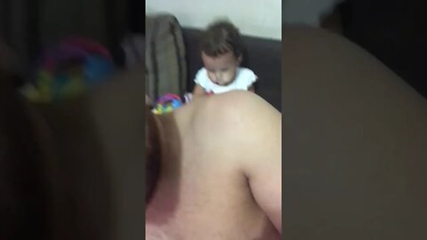 BEBE TOMA SUSTO E RESPONDE COM UMA CARETINHA LINDA MUITO FOFO ESSE VIDEO VOCES VAO ADORAR LINDA D+ !