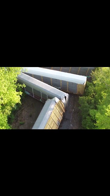 ANOTHER NORFOLK SOUTHERN TRAIN DERAILS IN OHIO 03/04/23