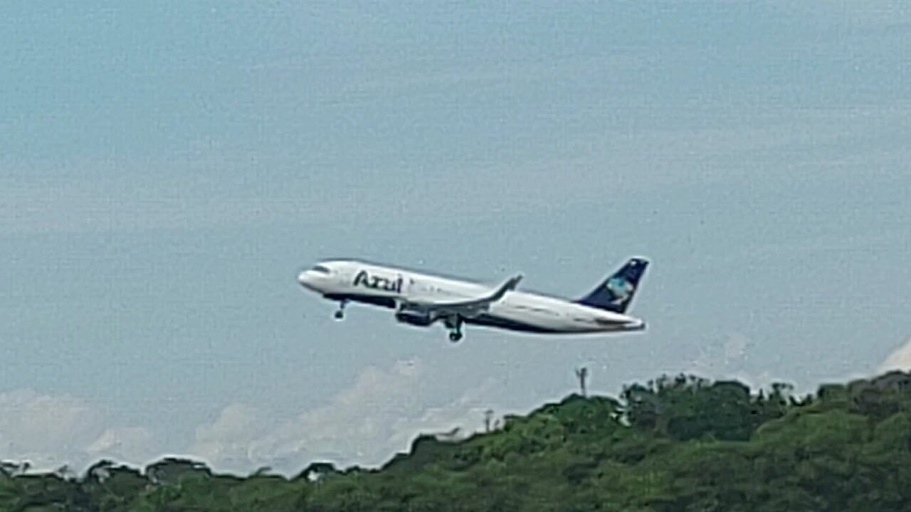 Airbus A320NEO PR-YRE takeoff from Manaus to Fort Lauderdale