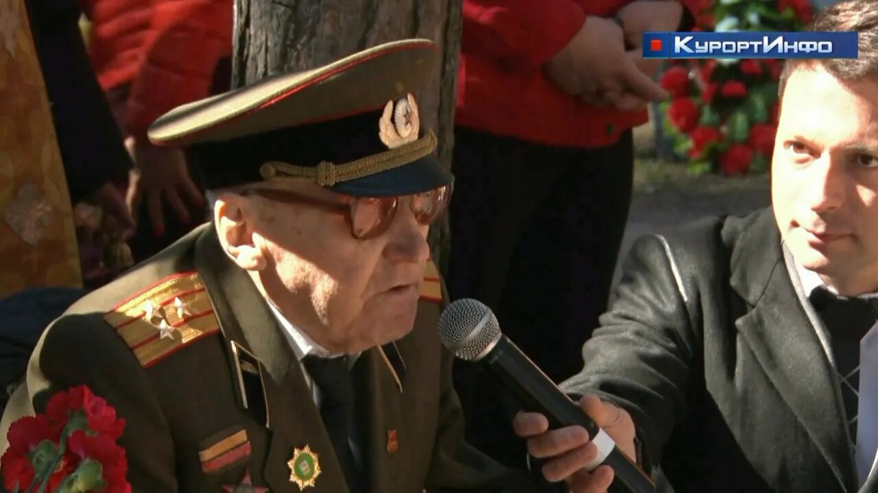 Торжественно-траурная церемония возложения цветов на сестрорецком воинском мемориале