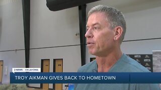 Troy Aikman giving back to students in hometown