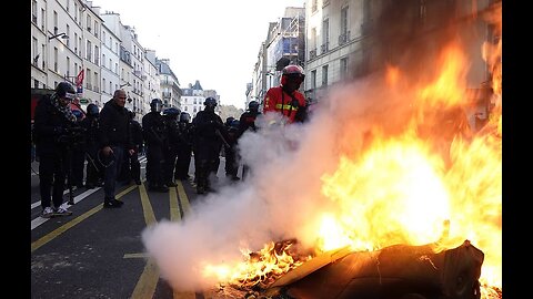 Policia përplaset me protestuesit te cilet jane kundër reformës së pensioneve në Francë ...