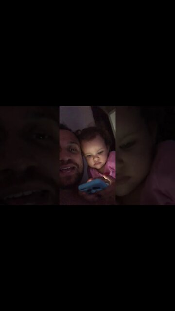 TITIO TENTOU ME ASSUSTAR POREM NAO DEU CERTO CONTINUEI NUMA BOA MEXENDO NO IPOD MUITO LEGAL BEBE 21