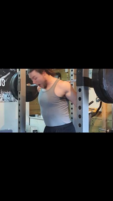 Half-naked Squattin' 😱 Accessory Work: Fifth and final set of 85 Kgs x 11 with a pause rep finisher.