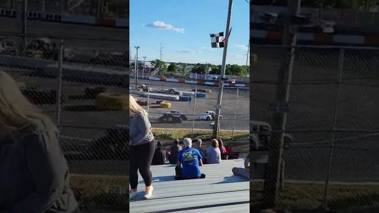 Al few laps of the Legends heat race at Riverhead Raceway