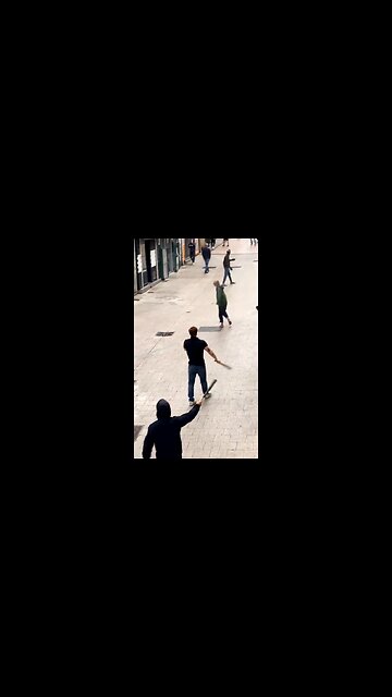 FR: Patriots Take To The Streets To Defend Their Property With 'Bats & Sticks'... Hmmmm Defend 2A!